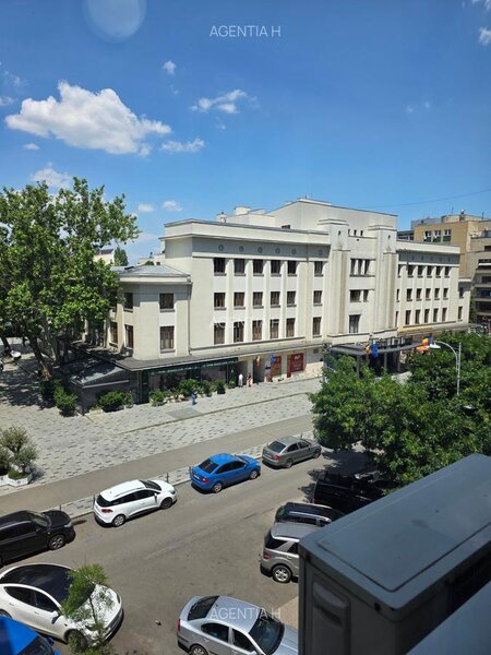 Piata Amzei 3 camere etajul 3/7 mobilat utilat balcon